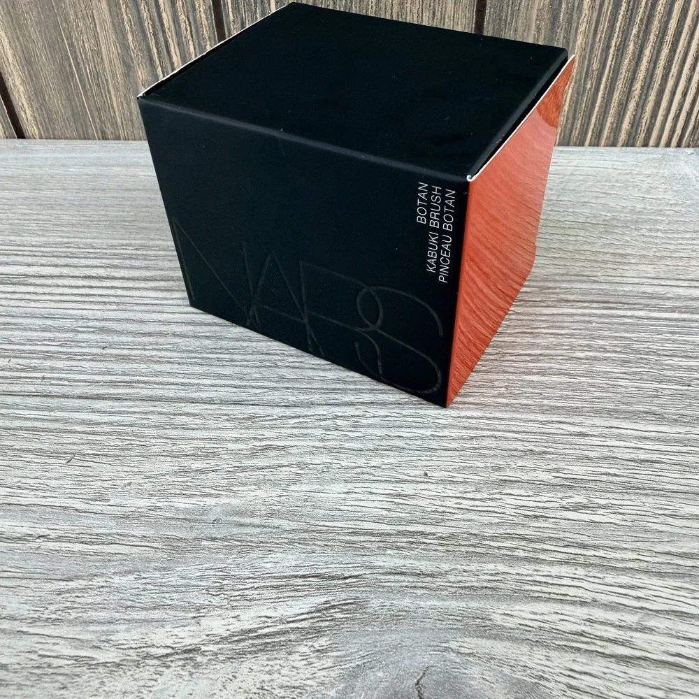 NARS Botan Kabuki Brush Makeup Powder Face Brush Black New In Box